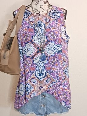3/$20💰 New Directions Top Womens M Sleeveless Paisley Batik Print Tunic Hi Low